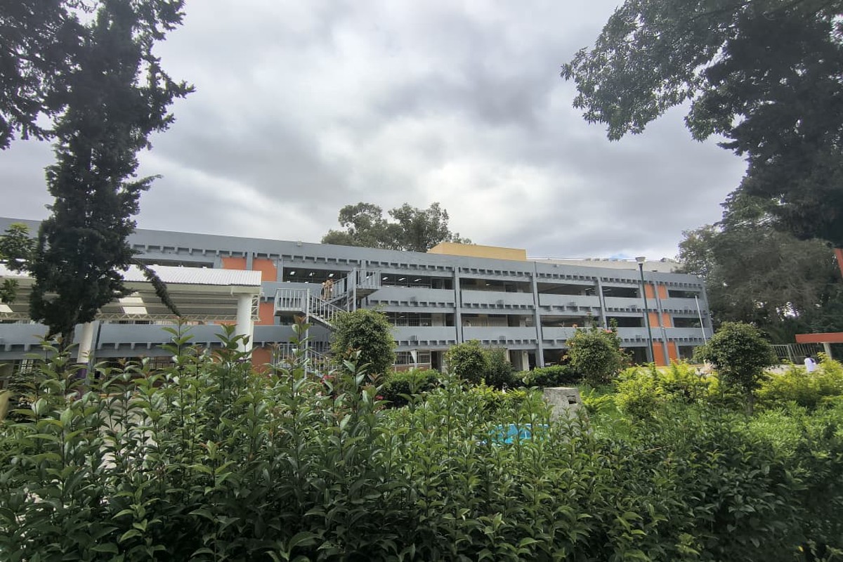 Edificio principal de aulas y laboratorios